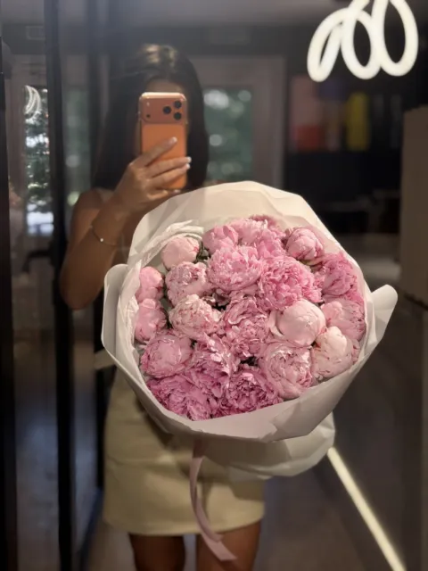 Букет из 21 пиона Сара Бернар