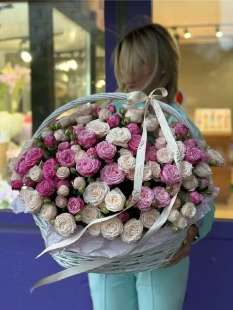 Корзина из кустовых роз «Признание»