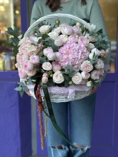 Корзина с цветами «SWEET LOVE»